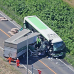 トラック運転手体調悪いです体調不良申告会社働けよ