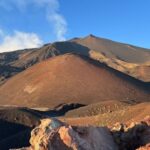 イタリアのエトナ火山が毎日のように噴煙のリングを吐きだしている