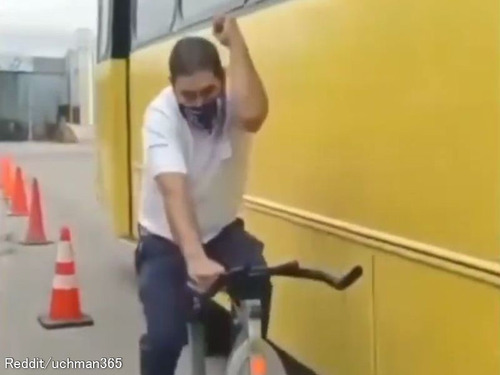 メキシコのバス運転手は…自転車の視点を肌で感じる訓練を行っている